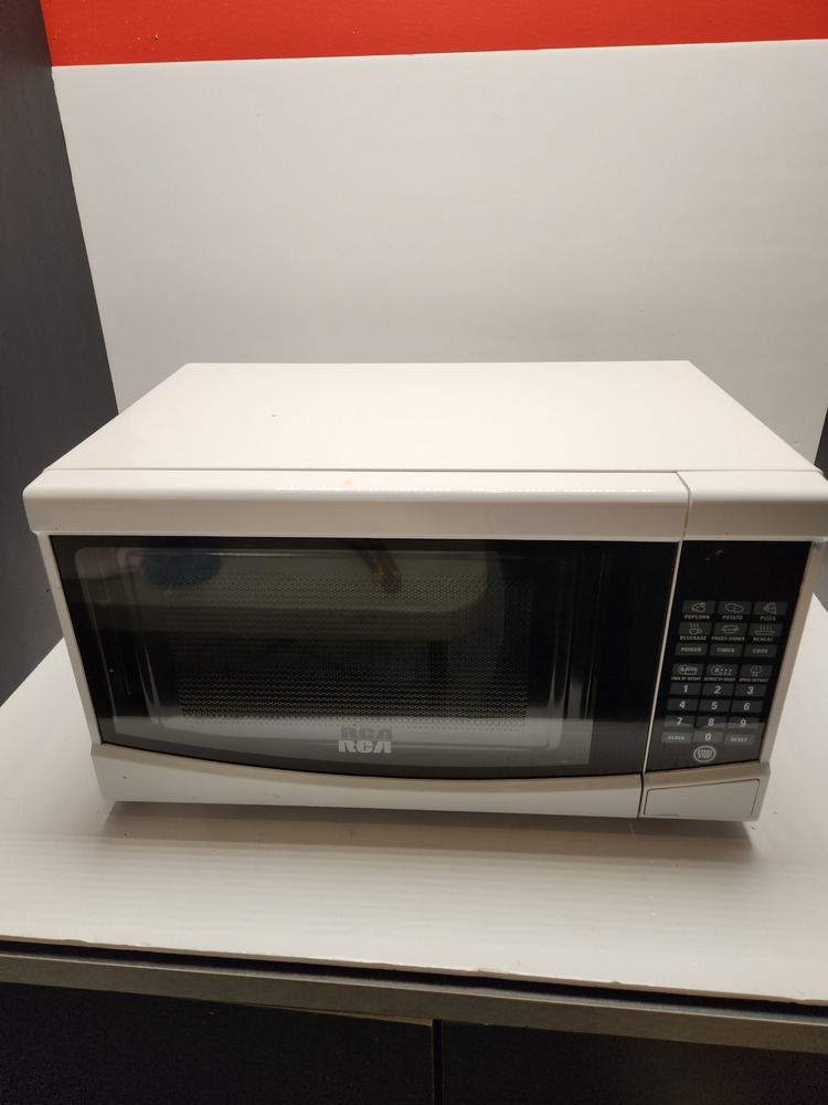 RCA 0.7 cu.ft. Microwave White Big C Pawn