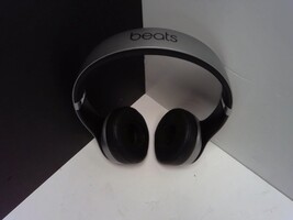 Beats Solo³ On-Ear Wireless Headphones - Silver