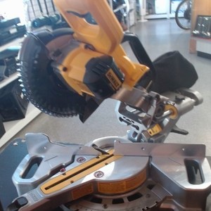 DeWalt 20V MAX Cordless 7-1/4 in. Sliding Miter Saw DCS361B